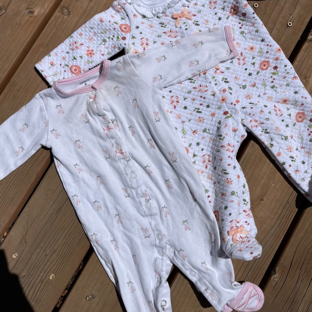 Adorable white floral baby sleepers size 6mo